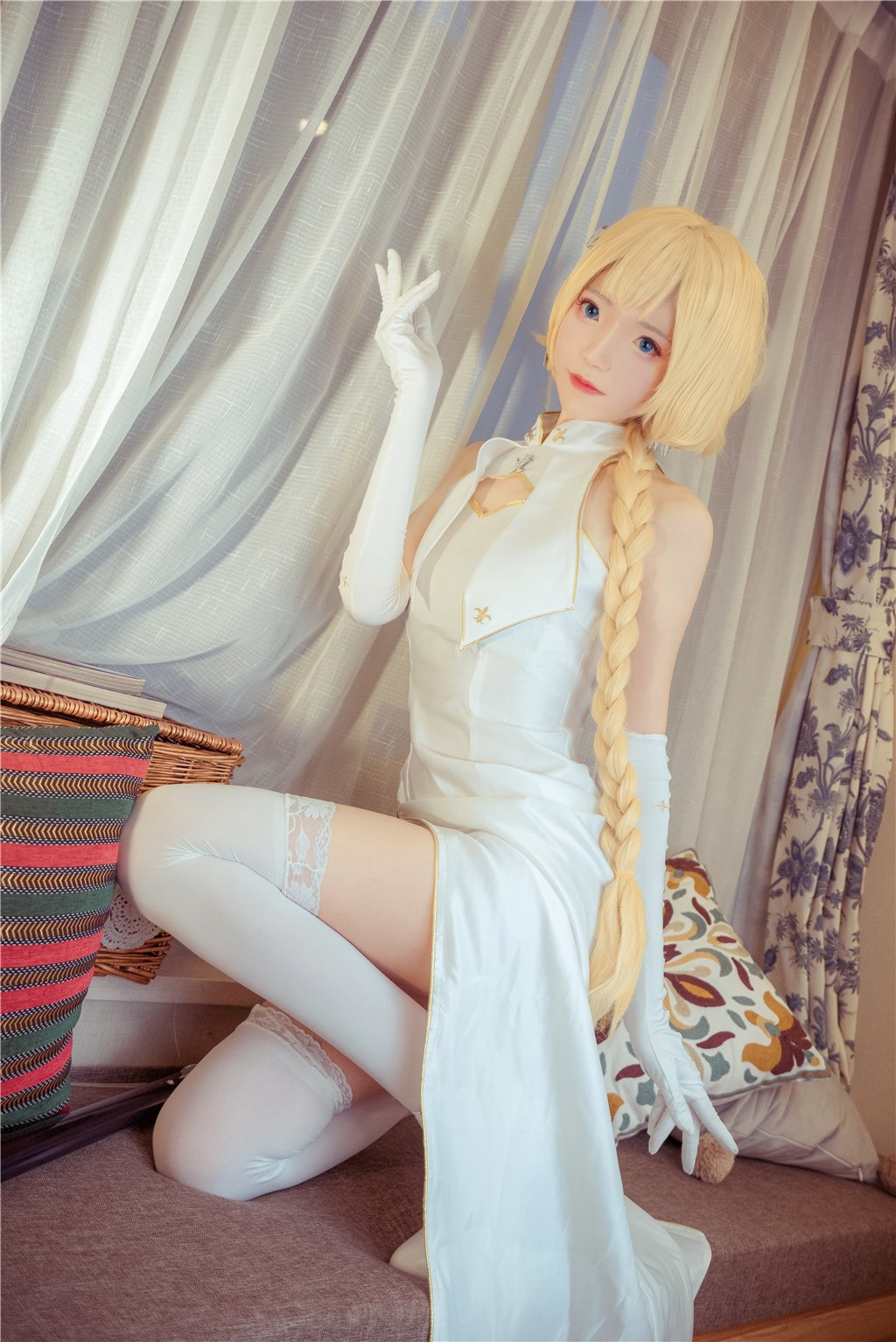 黑料吃瓜焚野：小道消息称某女明星在片场对男搭档“动手动脚”